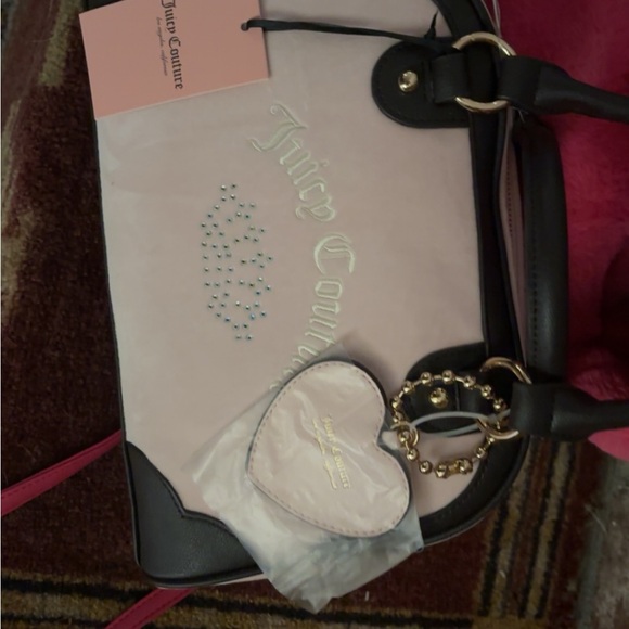 Meet your Posher, Elliana - Picture 3 of 5